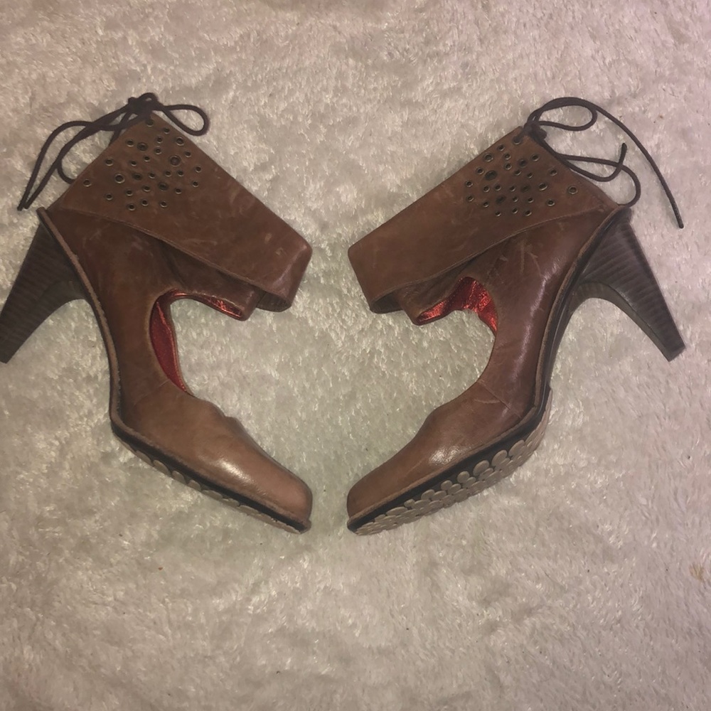 Tsubo rivet ankle heels